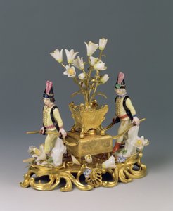 En Louis XV parfymbrännare, ca 1745 (ormolu och porslin)